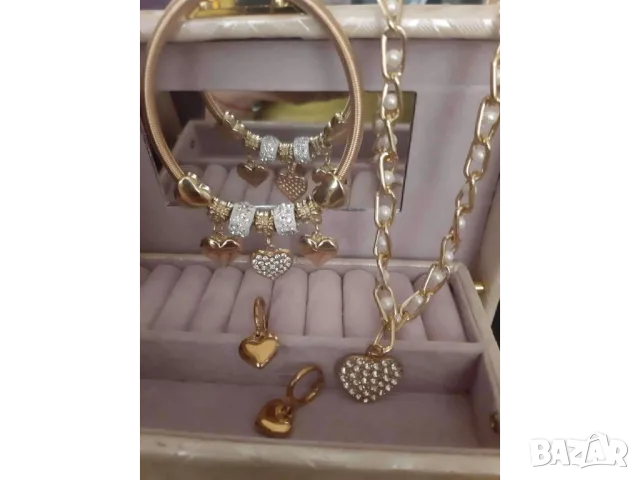 бижутерийни комплекти с парфюми, снимка 7 - Бижутерийни комплекти - 50438638