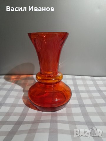 Стъклена ваза