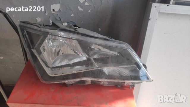 Продавам - оригинален десен фар Сеат Атека 2019 г