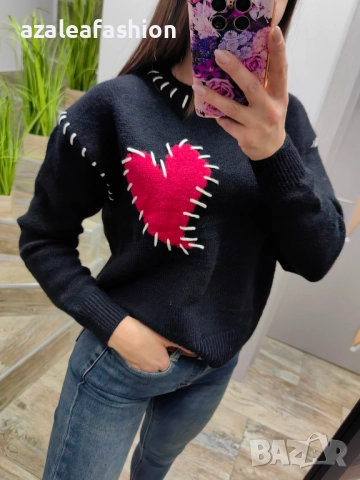 Черен пуловер със сърце, снимка 4 - Блузи с дълъг ръкав и пуловери - 52771371