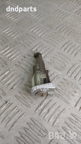 Ключалка врата Skoda Octavia 2010г.(предна дясна)	