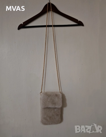 Нова малка бежова мека пухена чанта месинджър , снимка 2 - Чанти - 51774227