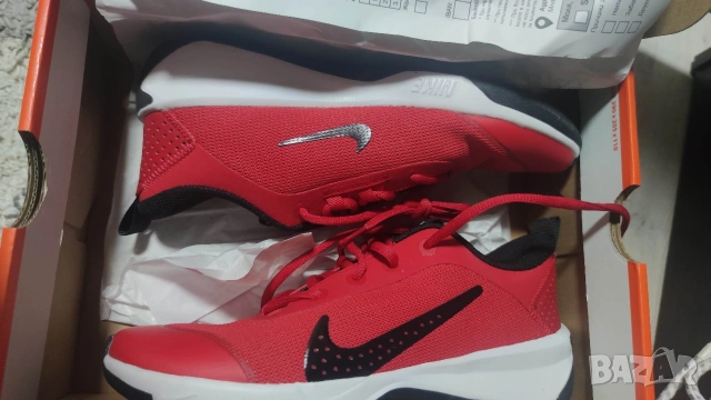 маратонки Naik