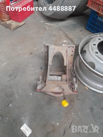 Стойка за резервна гума, снимка 2 - Гуми и джанти - 53036358