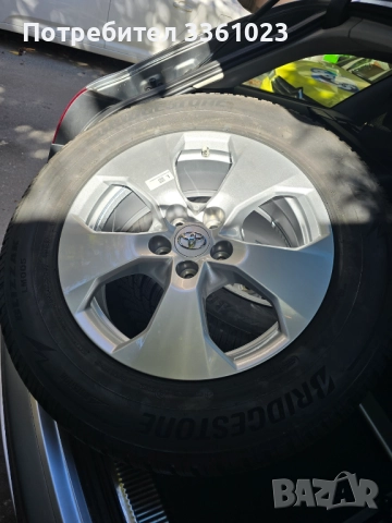 Комплект гуми и джанти Toyota RAV4, снимка 2 - Гуми и джанти - 52431769