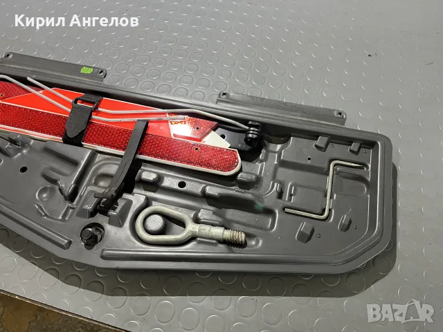Триъгълник и кука от BMW E38, снимка 3 - Аксесоари и консумативи - 56378991