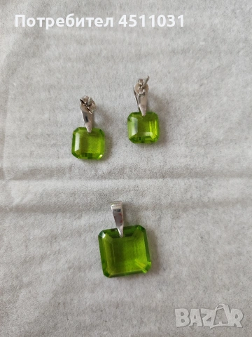 Сребърни обеци и висулка със зелен кристал