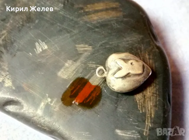 Стар КОЛЕКЦИОНЕРСКИ СЪРЦЕВИДЕН СРЕБЪРЕН ПЕНДАНТ Със ЗАЙЧЕТО на ПЛЕЙБОЙ ВИСОКА ПРОБА СРЕБРО 42015, снимка 3 - Антикварни и старинни предмети - 48901311
