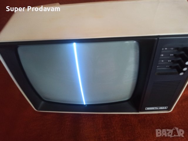 Черно бял портативен телевизор Юность 402B