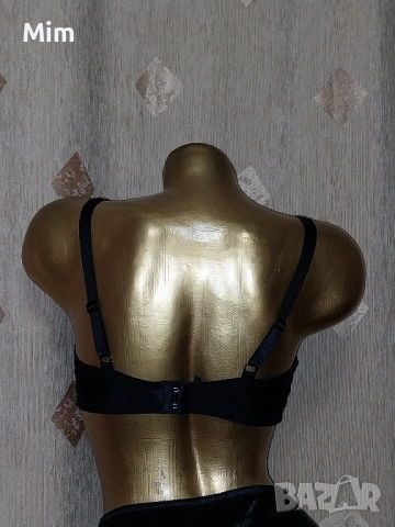 Triumph 85 C Черен дантелен сутиен , снимка 2 - Бельо - 52285677