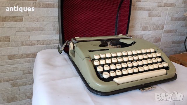 Стара пишеща машина Марица 11 - Made in Bulgaria - 1970г, снимка 4 - Антикварни и старинни предмети - 42261774