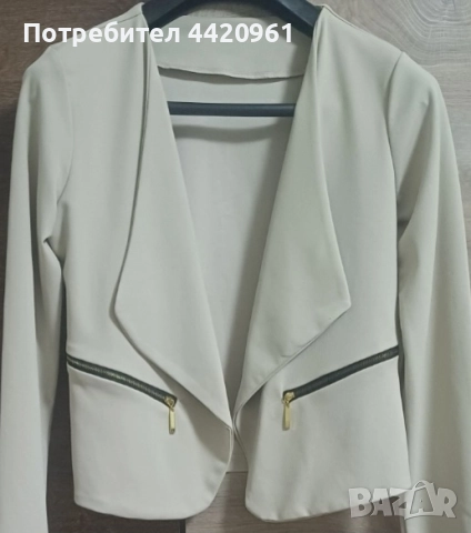 Дамско сако в бежов цвят