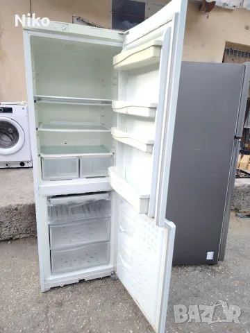 Хладилник с фризер Indesit, снимка 2 - Хладилници - 56199687