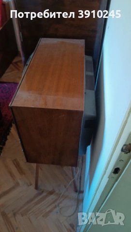 Стар телевизор с крака, снимка 2 - Антикварни и старинни предмети - 53779424