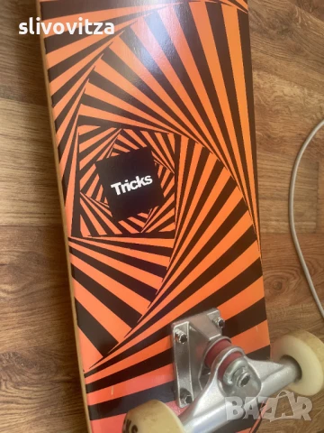 Скейтборд Tricks , снимка 2 - Скейтборд, ховърборд, уейвборд - 51038444