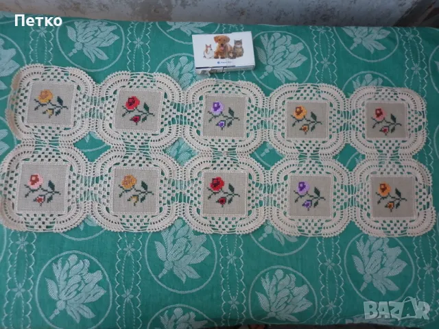 Бродирана  покривка  отлична, снимка 1