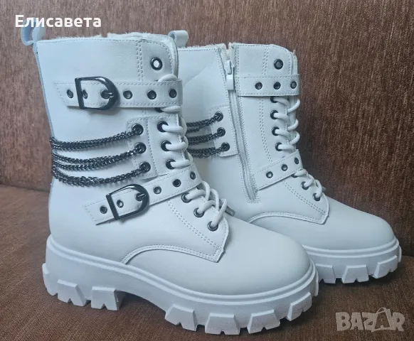 Дамски модерни боти в бял цвят 