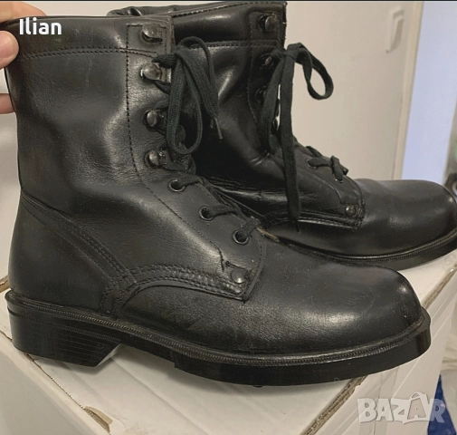 Военни кубинки на едро