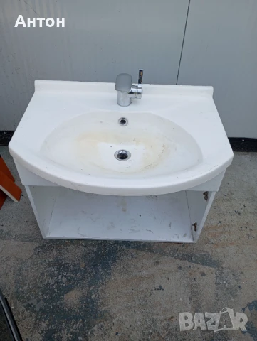 Мивка за баня , шкаф и смесител