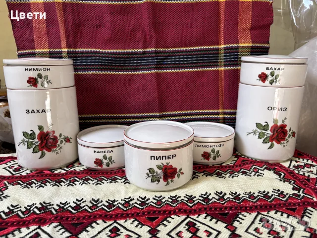 Ретро буркани за подправки с рядък декор 