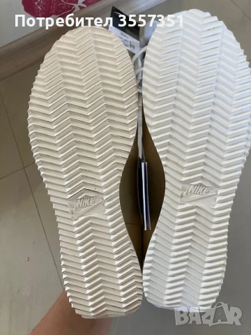 Оригинални маратонки Nike, снимка 2 - Маратонки - 50525879