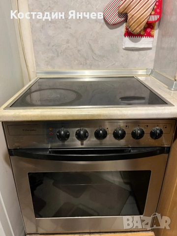 Фурна с котлони за вграждане Electrolux, снимка 2 - Печки, фурни - 53758896