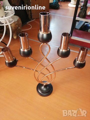 Луксозен метален свещник