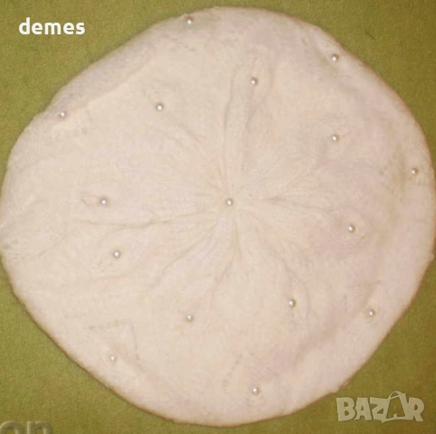 Машинно плетена вълнена барета, бяла