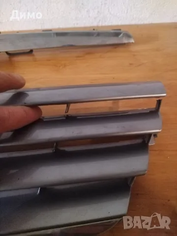 решетка мерцедес Ц класа лайсна mercedes c klasa , снимка 3 - Части - 48371321