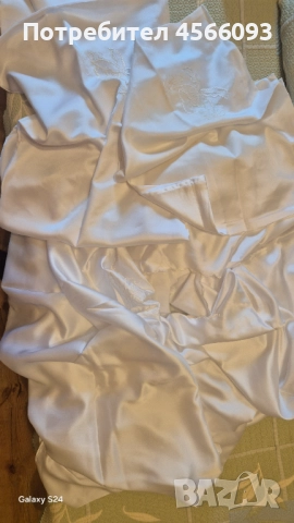 Продавам бели сатенени чаршафи, снимка 2 - Спално бельо - 52269547