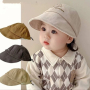 Удобна детска шапка с козирка от мека материя., снимка 1 - Шапки - 44583727