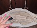 Бежова чанта Guess , снимка 3