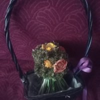 Ръчно плетена кошничка с цветя, снимка 1 - Декорация за дома - 41786653