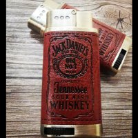 Газови ветроустойчиви запалки. Метални с кожена обвивка и емблеми на Jack Daniels, снимка 3 - Запалки - 34532523