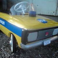 метална детска ретро кола с педали МОСКВИЧ милиция полиция, снимка 1 - Колекции - 38115717