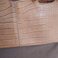 Оригинална бежова чанта с крокодилски принт от естествена кожа , снимка 6 - Чанти - 44666044