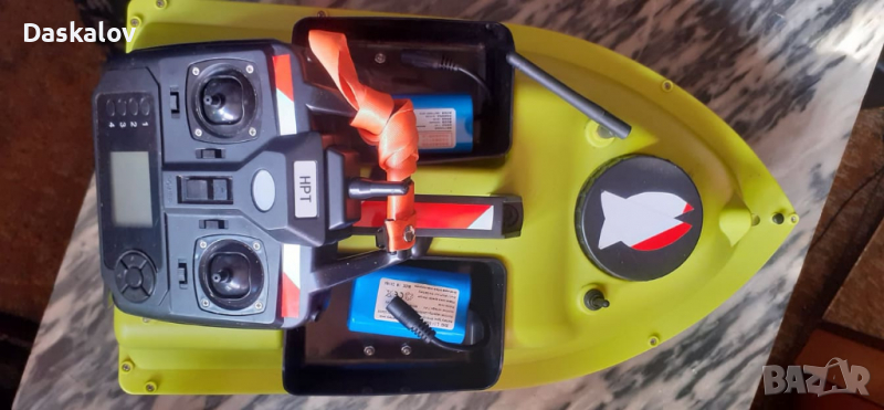 Продавам  лодка за захранка с 2 батерии, снимка 1