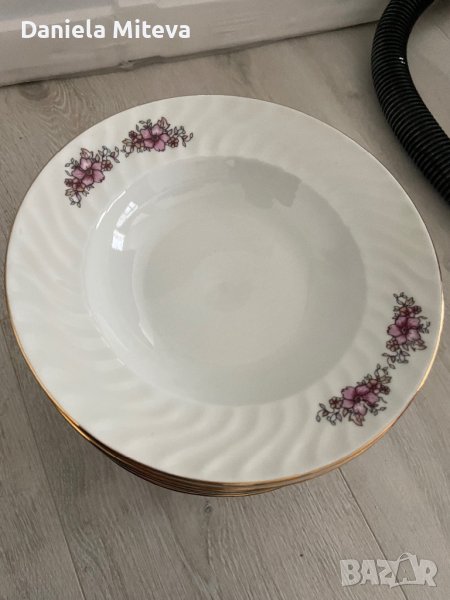 Дълбока порцеланова чиния, снимка 1