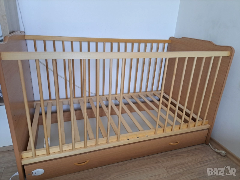 Кошара 70x140 с чекмедже + матрак Pierre Cardin (много запазена), снимка 1