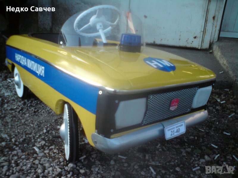 метална детска ретро кола с педали МОСКВИЧ милиция полиция, снимка 1