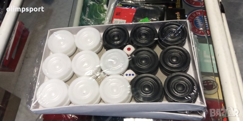 пулове за табла и шашки нови пластмасови и зарчета диаметър 3.3см, снимка 1
