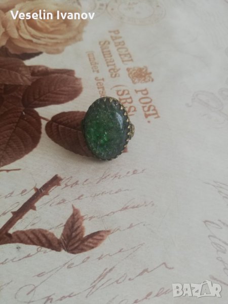 Стар пръстен със зелен камък , снимка 1