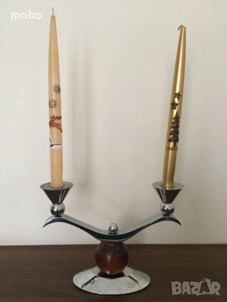 Свещник с  два  броя свещи.  Размери:  обща дължина 27см, височина 9см. Материал: тъмно дърво и хром, снимка 1