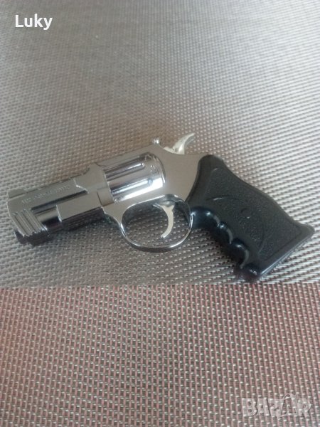 Продавам стилна и красива запалка-пистолет.Работеща., снимка 1