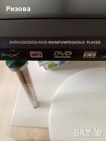 Продавам DVD, работещо, с 30 бр. филми и музика, подарък
