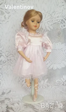 Порцеланова кукла със стойка , снимка 1