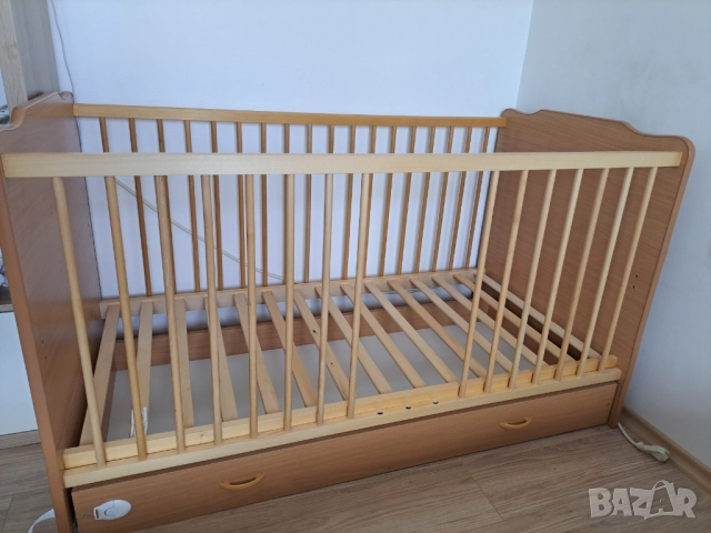 Кошара 70x140 с чекмедже + матрак Pierre Cardin (много запазена)