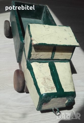 Старо дървено камионче от 30-те години на ХХ век