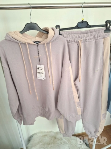 дамски екипи Nike , снимка 2 - Спортни екипи - 51564201