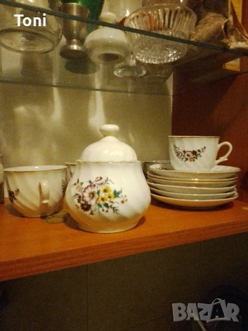 колекция антикварен български порцеланов сет за сервиране захарница,чаши 6 броя и чинийки 6 броя , снимка 2 - Антикварни и старинни предмети - 53418408